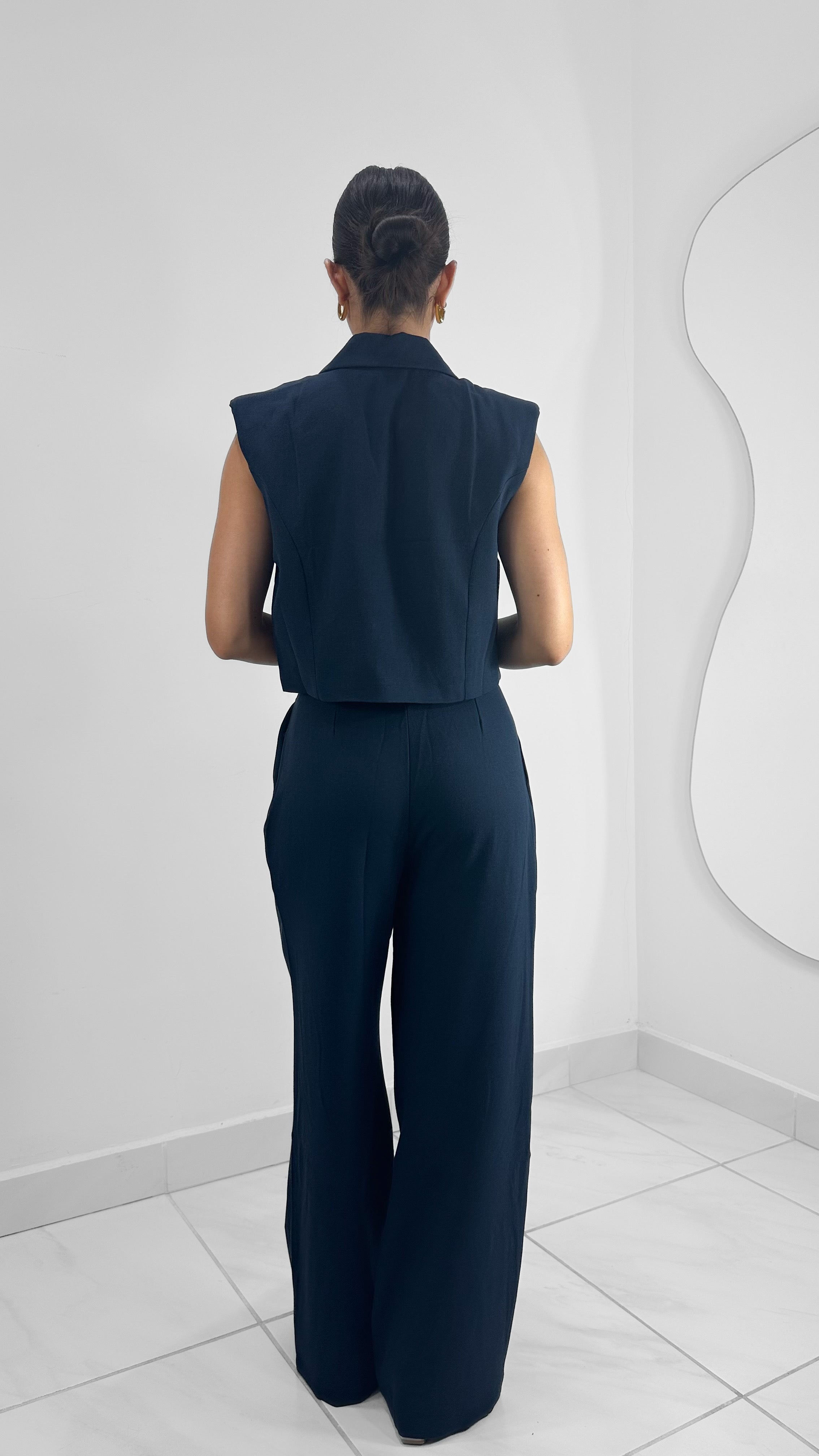BLUSA TIPO CHALECO SIN MANGAS Y HOMBRERAS NAVY