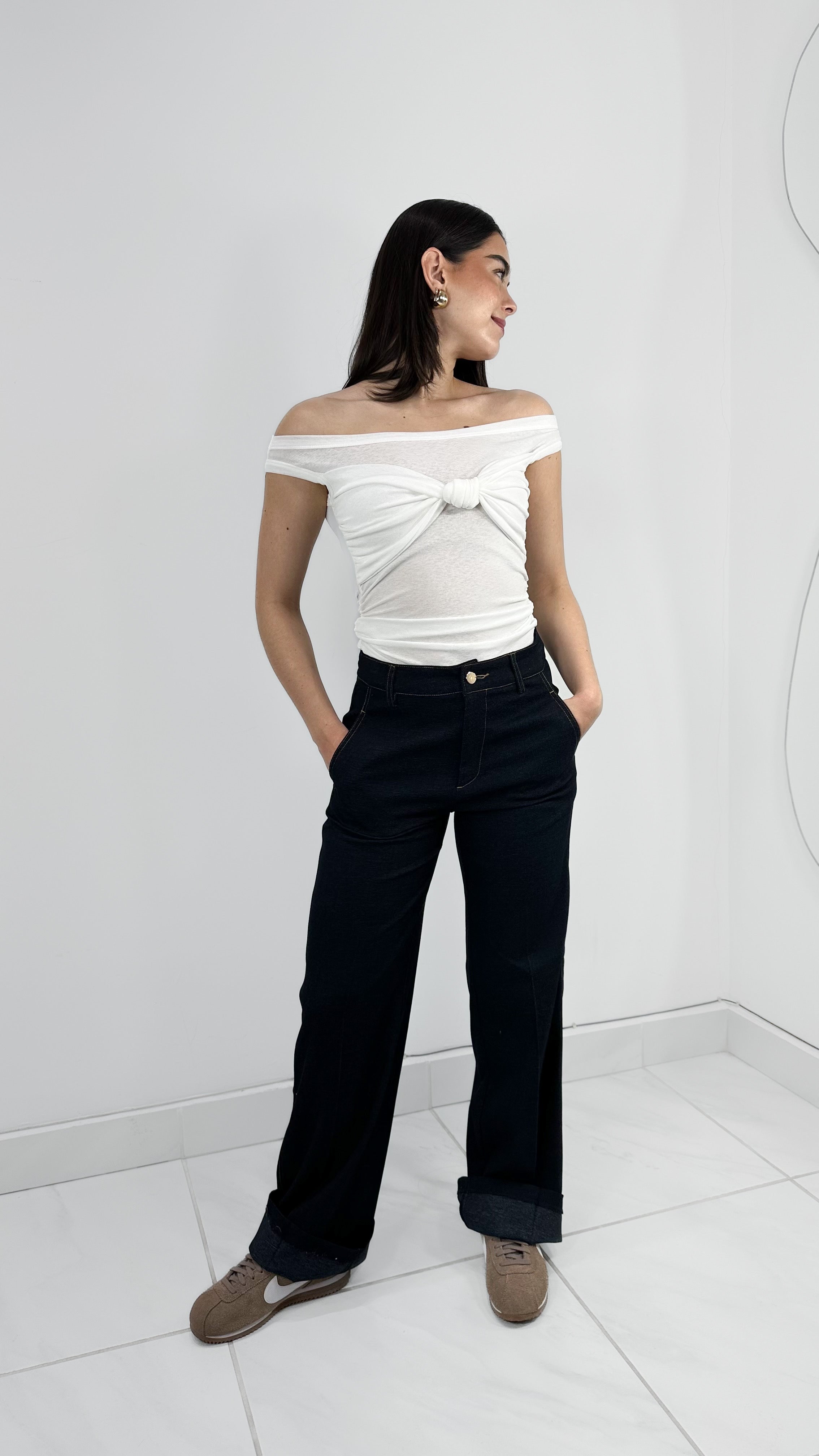 BLUSA SIN HOMBROS DRAPEADA SEMI TRANSPARENTE BLANCA
