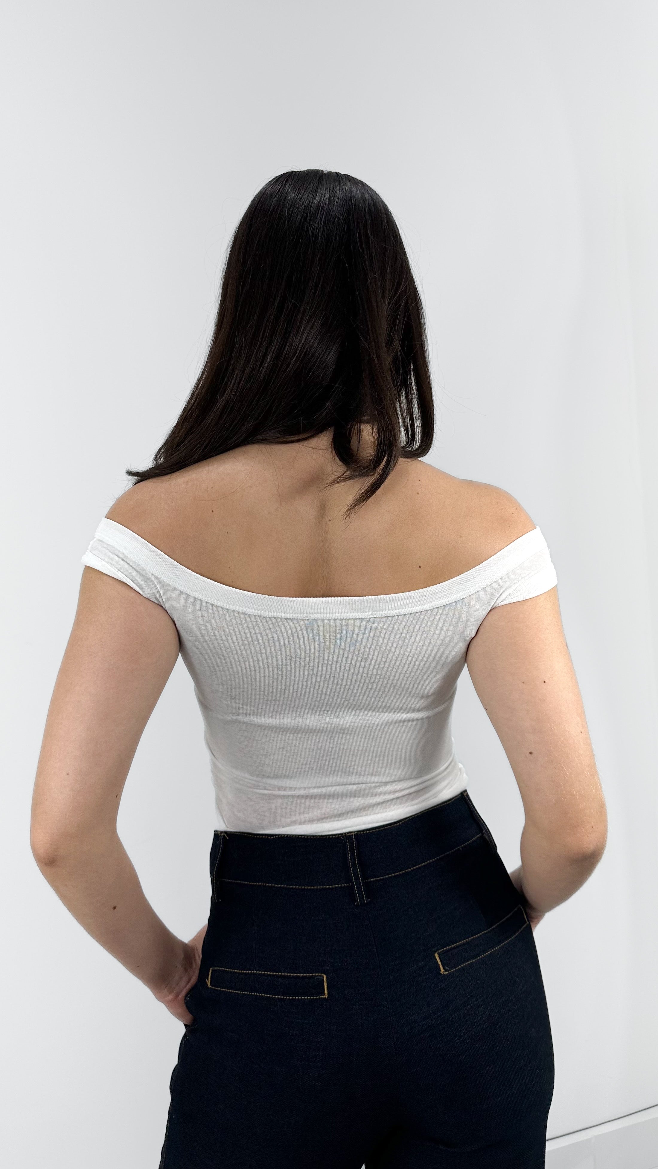 BLUSA SIN HOMBROS DRAPEADA SEMI TRANSPARENTE BLANCA