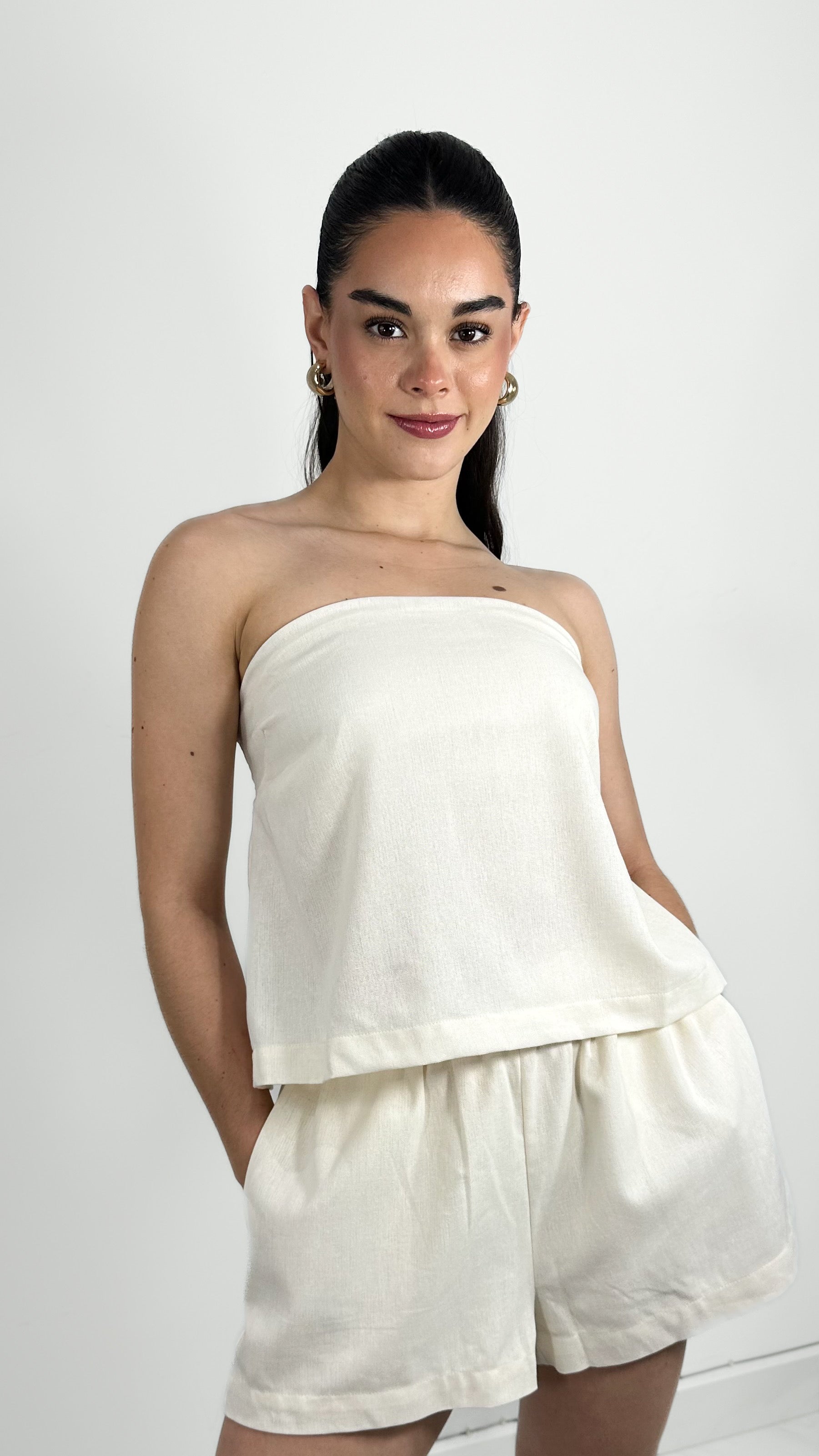 BLUSA STRAPLESS DE LINO IVORY SIN ESPALDA