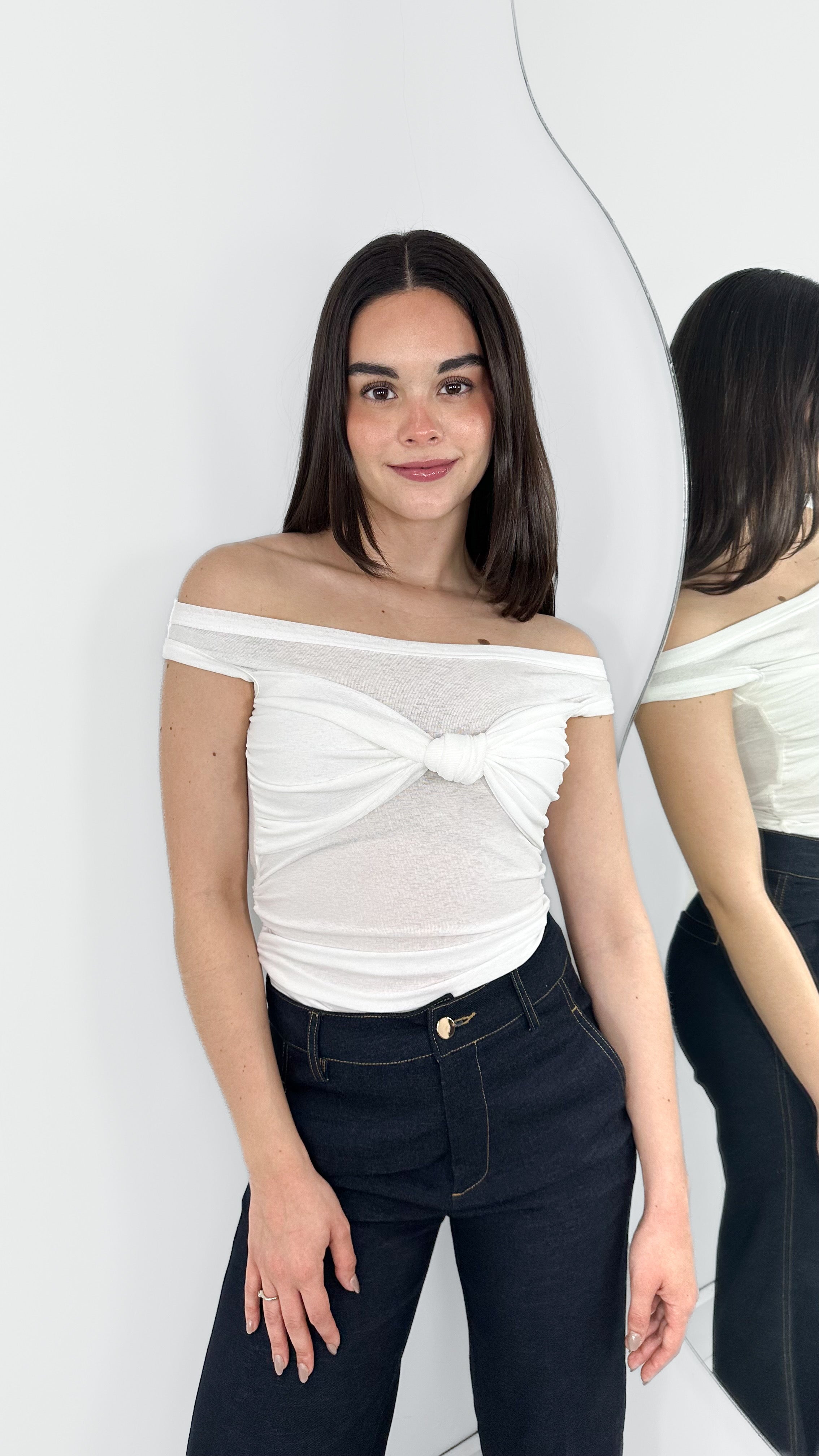 BLUSA SIN HOMBROS DRAPEADA SEMI TRANSPARENTE BLANCA
