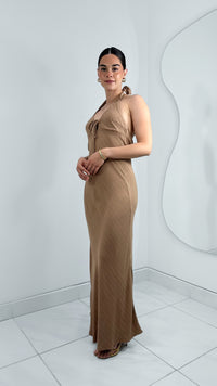 VESTIDO HALTER DE LINO RAYADO MOCHA