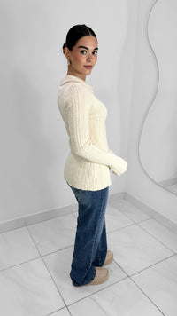 SUÉTER MANGA LARGA CON ABERTURA EN MEDIO CREMA