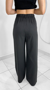 PANTALÓN RECTO RAYADO NEGR0