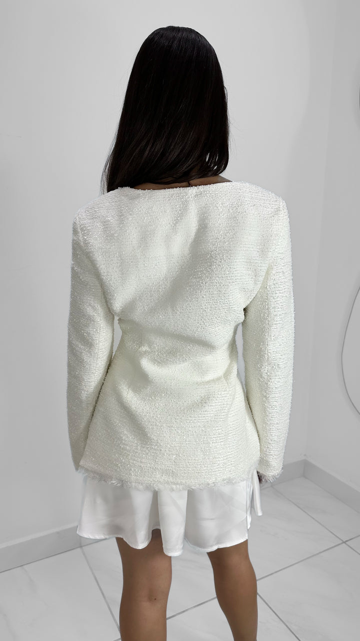 CONJUNTO TIPO VESTIDO DE CHAQUETA TWEED MANGA LARGA Y FALDA DE SATIN BLANCO