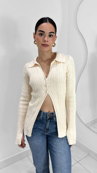 SUÉTER MANGA LARGA CON ABERTURA EN MEDIO CREMA