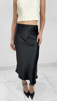 FALDA MIDI SATINADA NEGRA