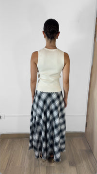 TOP RIB BOTONES SIN MANGA IVORY