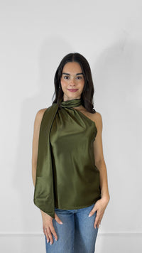 BLUSA SATINADA CON BUFANDA VERDE OLIVO