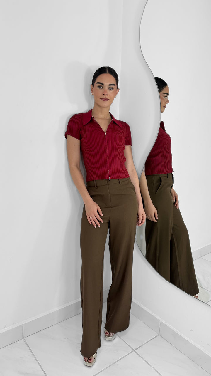 TOP DE PUNTO ROJO CON CIERRE FRONTAL