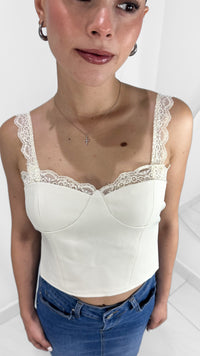 BLUSA CAMI BLANCA CON ENCAJE Y ESPALDA ABIERTA