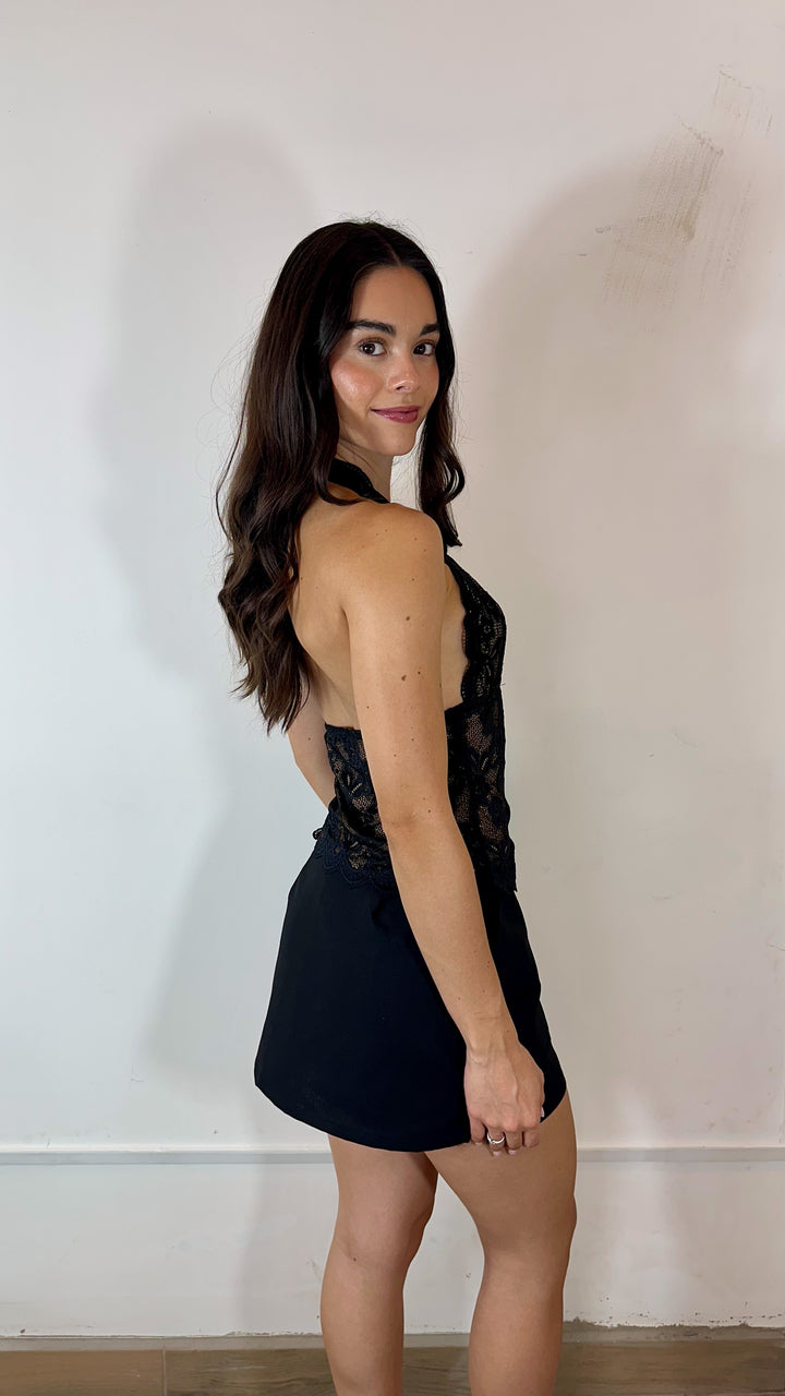 TOP HALTER ENCAJE NEGRO