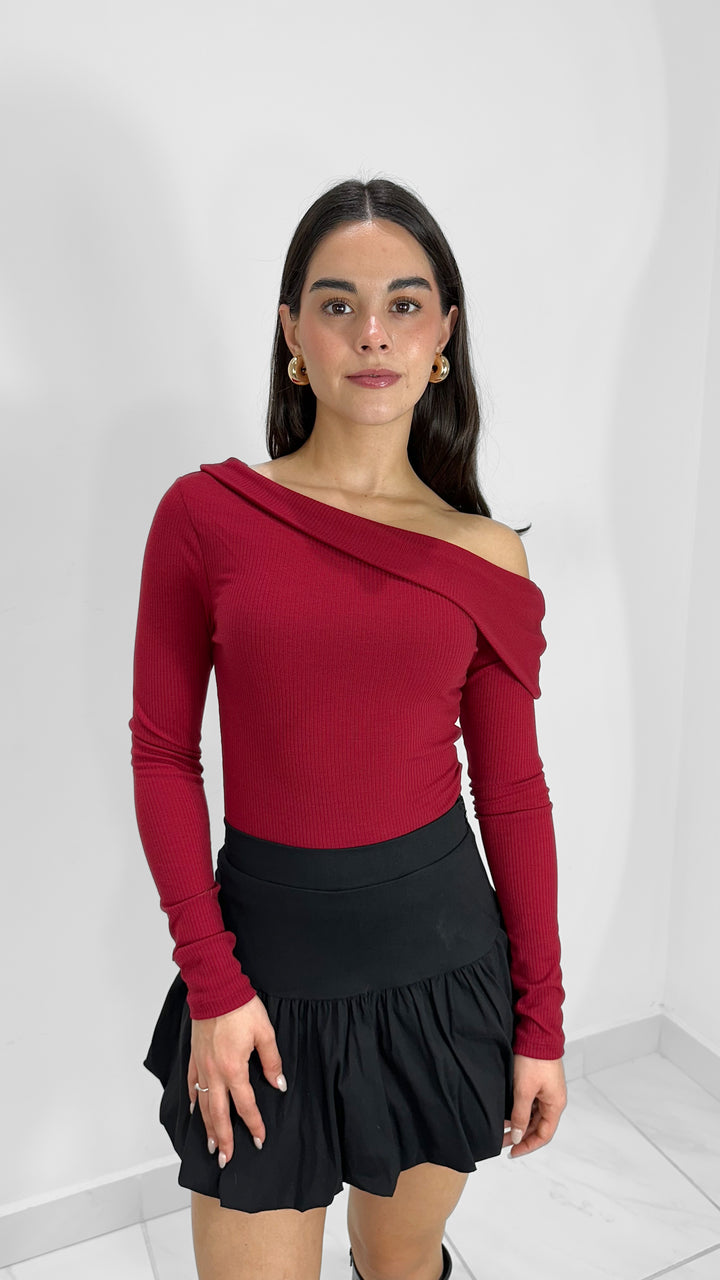 BLUSA ASIMÉTRICA MANGA LARGA ROJA