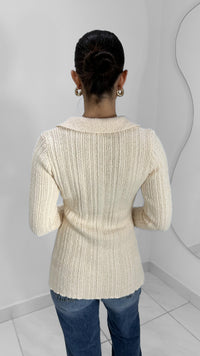 SUÉTER MANGA LARGA CON ABERTURA EN MEDIO CREMA
