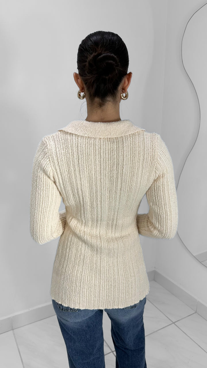 SUÉTER MANGA LARGA CON ABERTURA EN MEDIO CREMA
