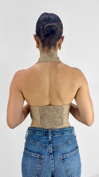 TOP HALTER CON BOTONES Y ESPALDA DESCUBIERTA MOCHA