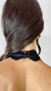 TOP HALTER ENCAJE NEGRO