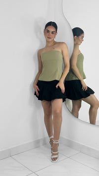 FALDA CON SHORT ESTILO GLOBO NEGRA