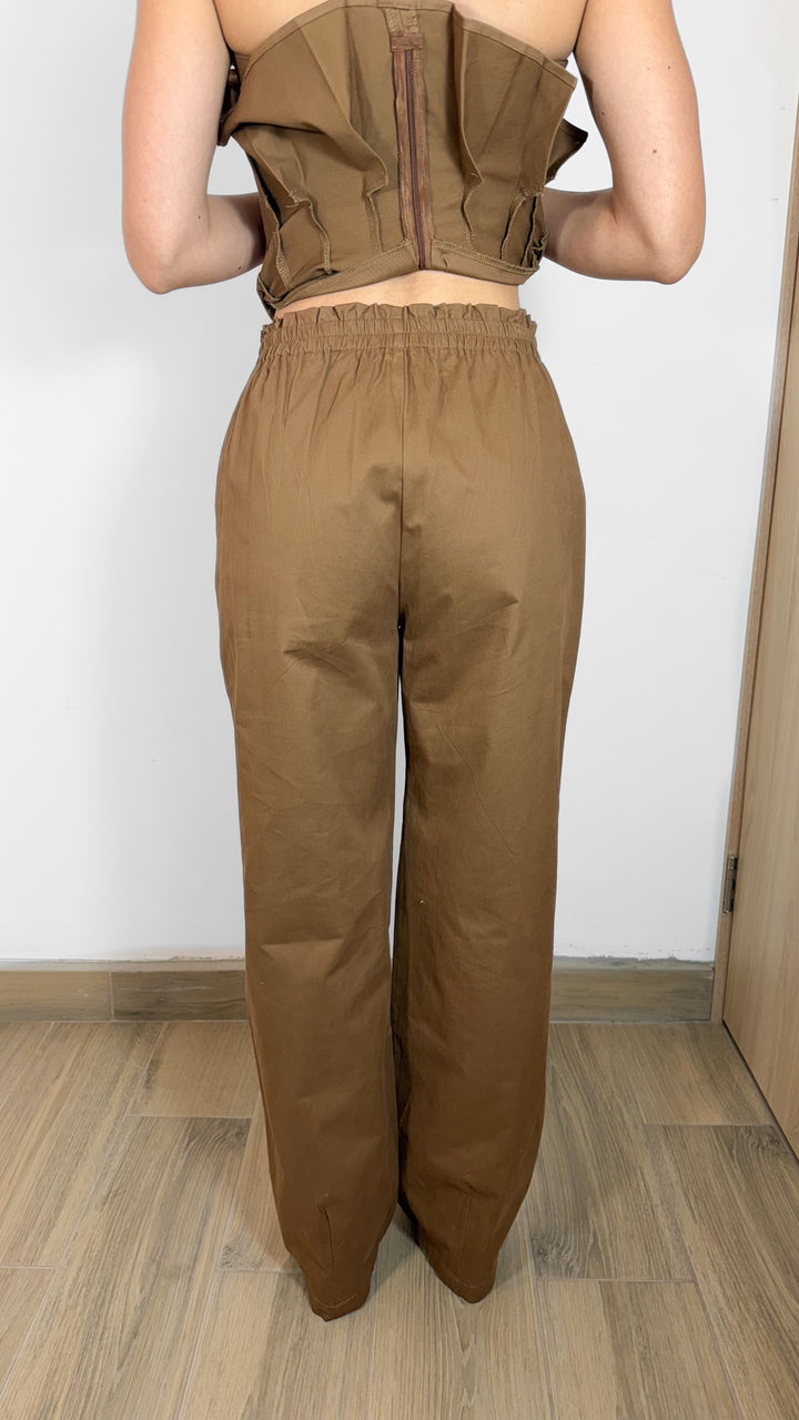 PANTALÓN FORMAL CON PINZAS CAFÉ (SET)
