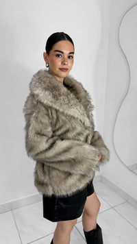 ABRIGO MANGA LARGA DE PELUCHE SINTÉTICO MOCHA