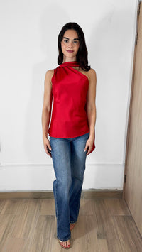 BLUSA SATINADA CON BUFANDA ROJA