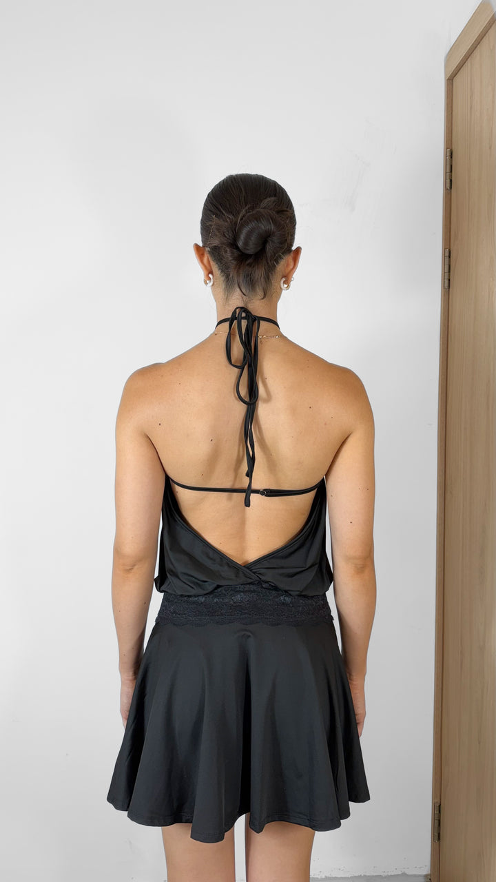 VESTIDO NEGRO HALTER CON DETALLE ENCAJE