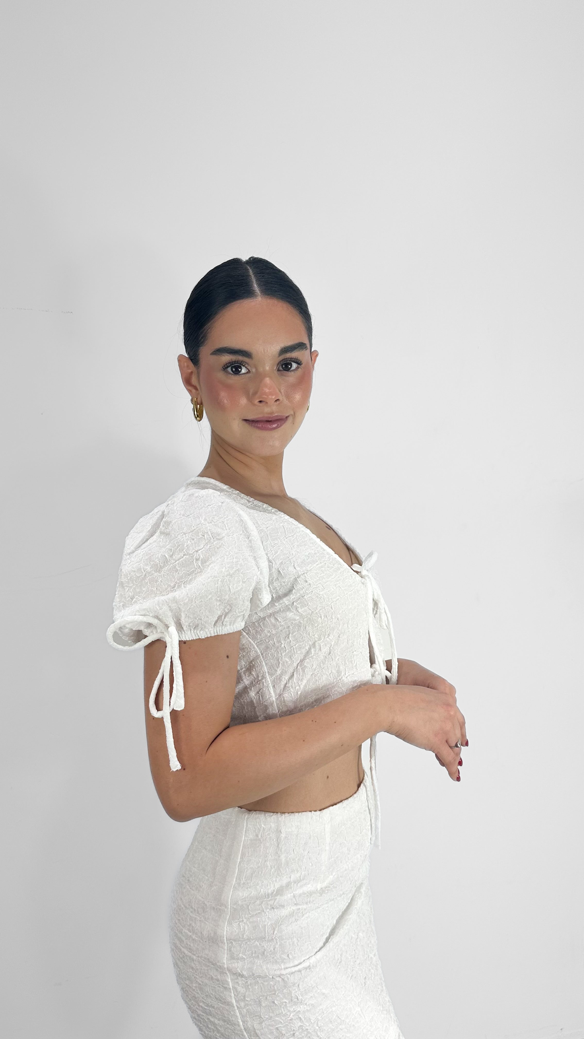 CONJUNTO B PUFF SLEEVE Y FALDA CORTA BLANCA