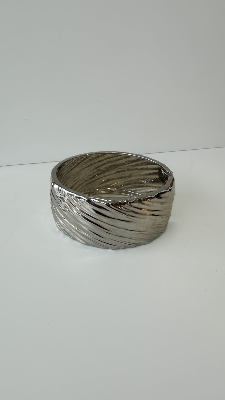 BRAZALETE GRUESO PLATEADO