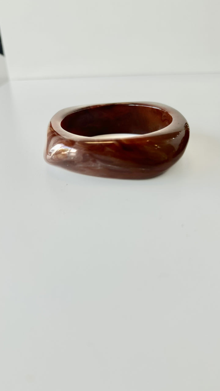 PULSERA BANGLE DE ACRILICO MARRON OSCURO