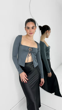 BLUSA RIBBON TIE MANGA LARGA GRIS