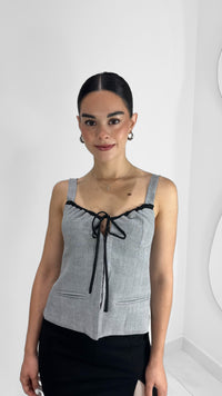TOP GRIS ESTILO CORSÉT DE CUADROS CON MOÑO