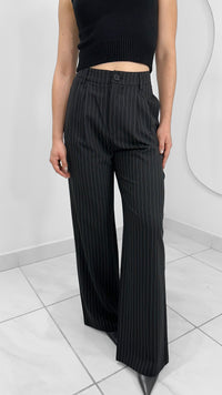 PANTALÓN RECTO RAYADO NEGR0