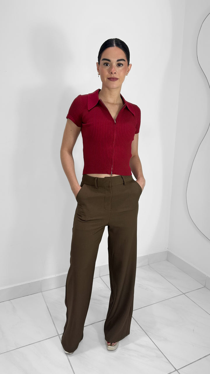 TOP DE PUNTO ROJO CON CIERRE FRONTAL