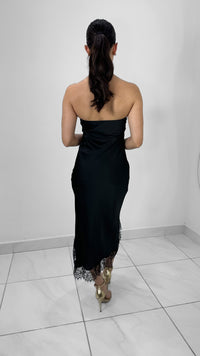 VESTIDO MIDI STRAPLESS DE SATIN Y ENCAJE NEGRO