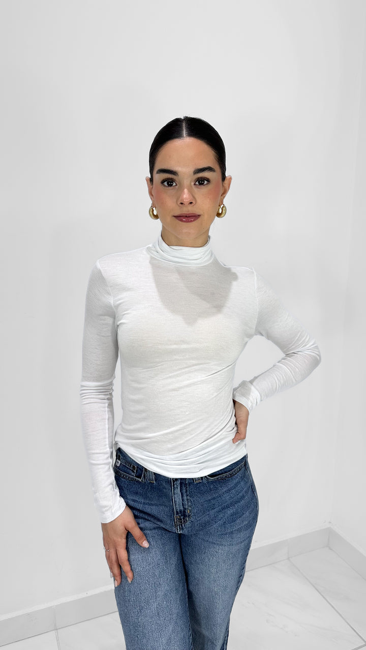 BLUSA CUELLO DE TORTUGA BLANCA