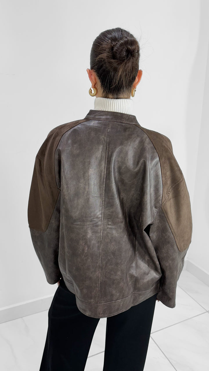 CHAQUETA DE PIEL CAFE CON DETALLES SUEDE