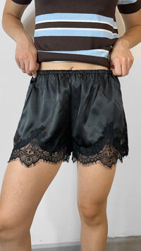 SHORT LACE SATÍN NEGRO
