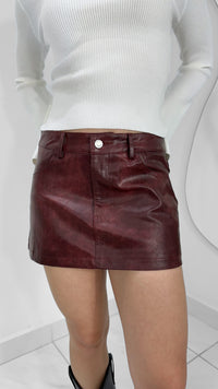 MINI FALDA LOW WAIST DE PIEL BURGUNDY