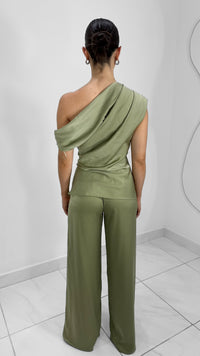 CONJUNTO BLUSA ASIMETRICA VERDE OLIVO
