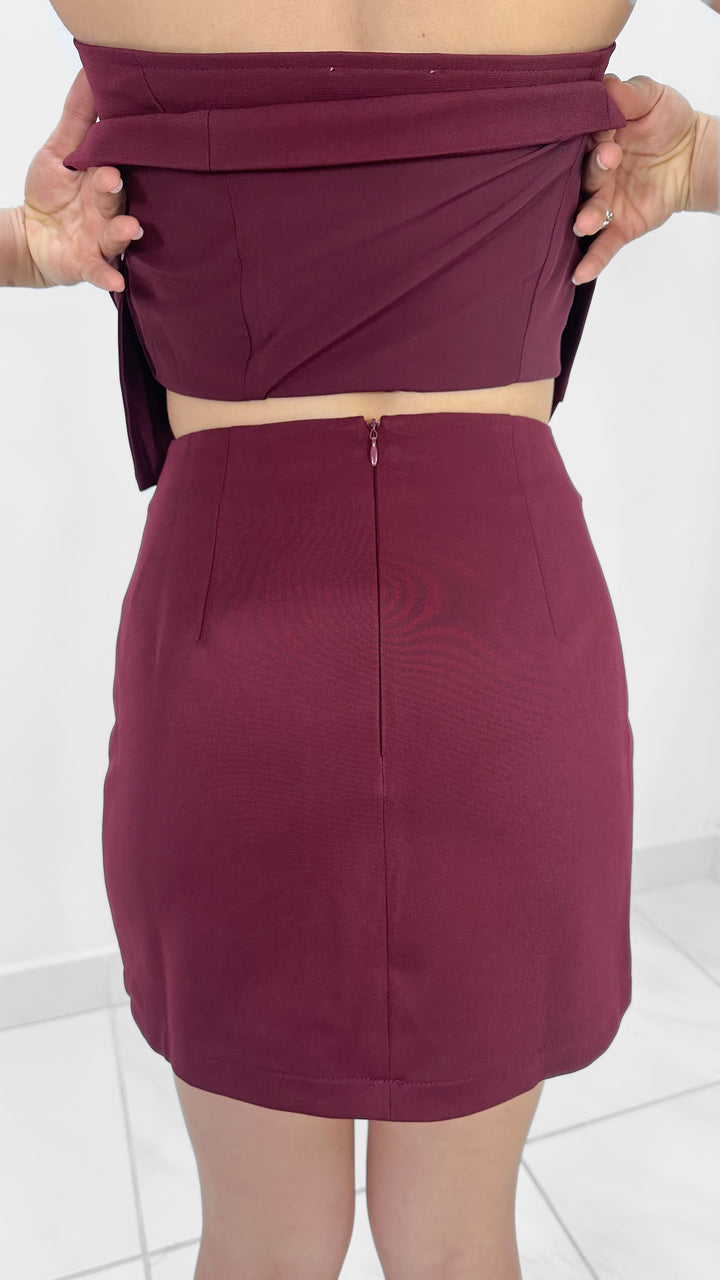 FALDA MINI CON SHORT VINO