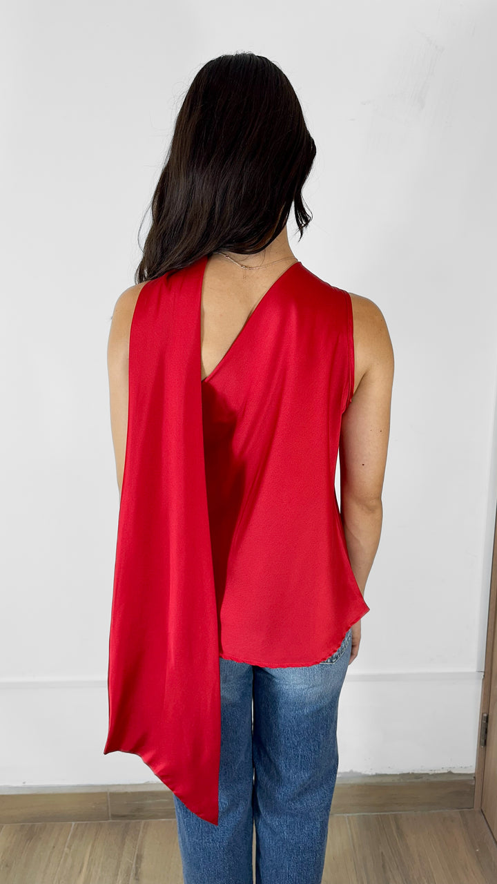 BLUSA SATINADA CON BUFANDA ROJA