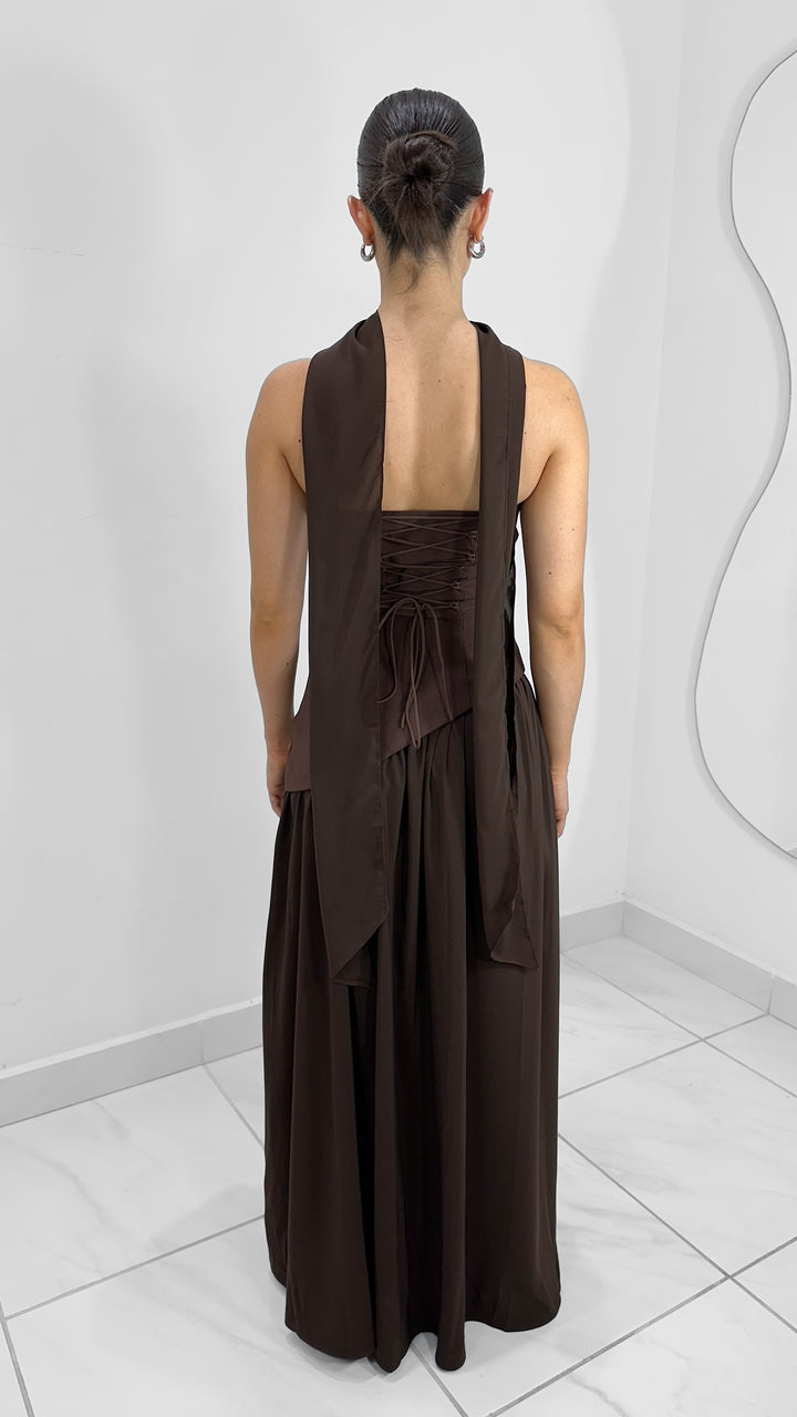 VESTIDO STRAPLESS LARGO CON BUFANDA CAFE