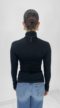 BLUSA CUELLO DE TORTUGA NEGRA