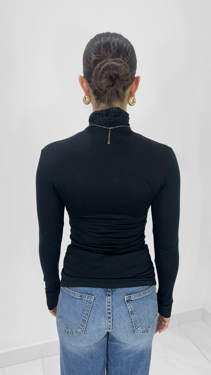 BLUSA CUELLO DE TORTUGA NEGRA