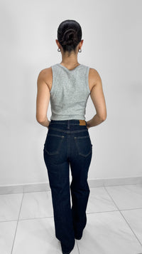 TOP CANELE SIN MANGAS Y CUELLO REDONDO GRIS