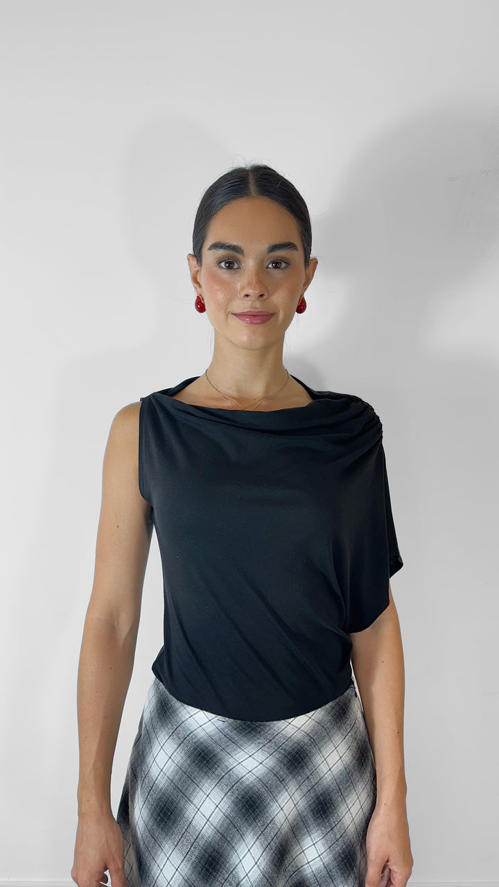 BLUSA ASIMÉTRICA DRAPEADO NEGRO