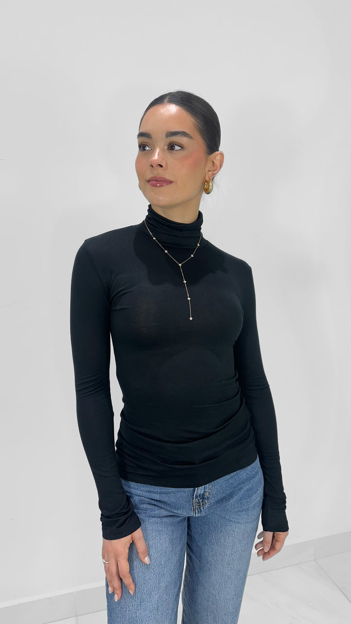 BLUSA CUELLO DE TORTUGA NEGRA