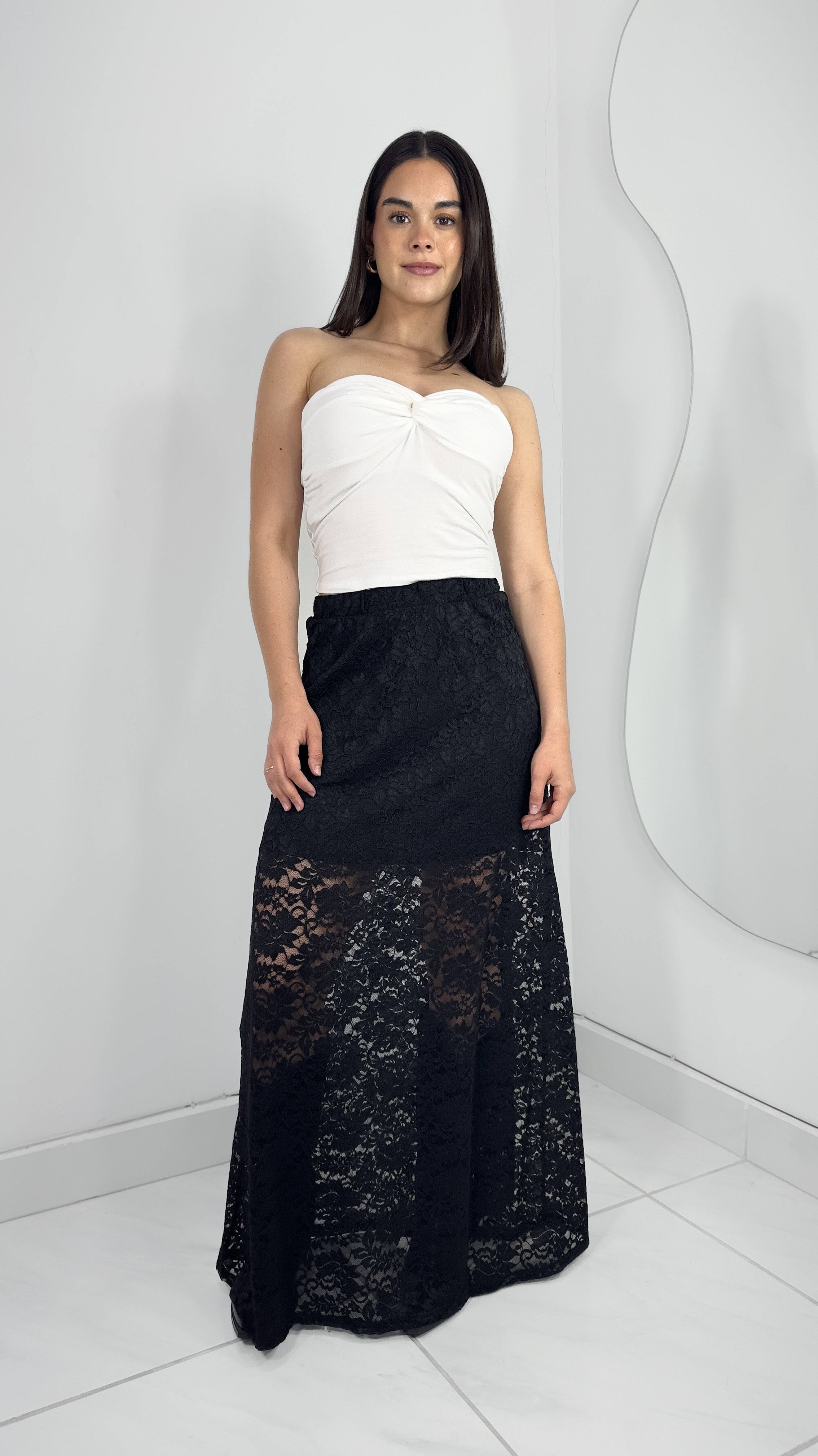 MAXI FALDA ENCAJE CON SHORT INCLUIDO NEGRA