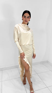 VESTIDO MAXI ASIMÉTRICO CON ESCOTE EN ESPALDA Y VOLANTES