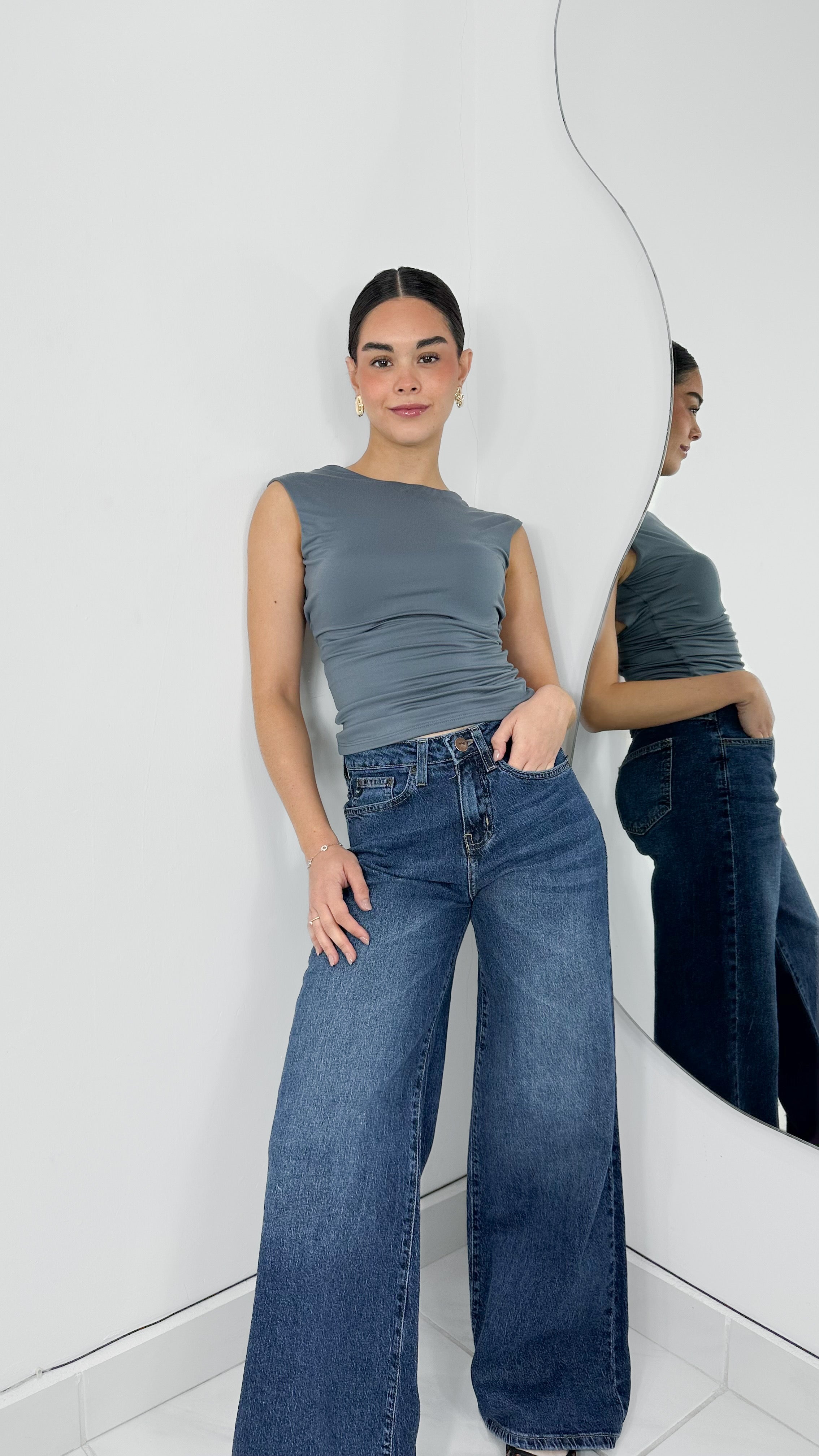 BLUSA DOBLE TELA SIN ESPALDA GRIS